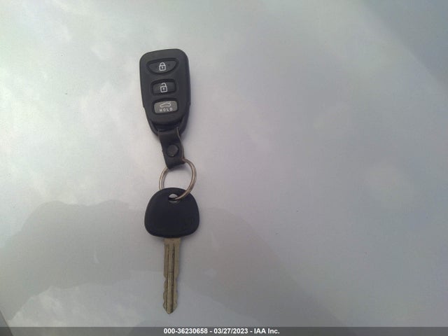 2013 HYUNDAI ELANTRA LIMITED PZEV VIN: KMHDH4AE2DU972351