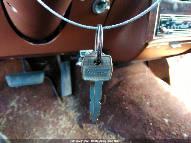 1983 FORD LTD CROWN VICTORIA VIN: 1FABP43F3DZ111418