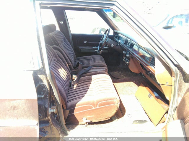 1983 FORD LTD CROWN VICTORIA VIN: 1FABP43F3DZ111418