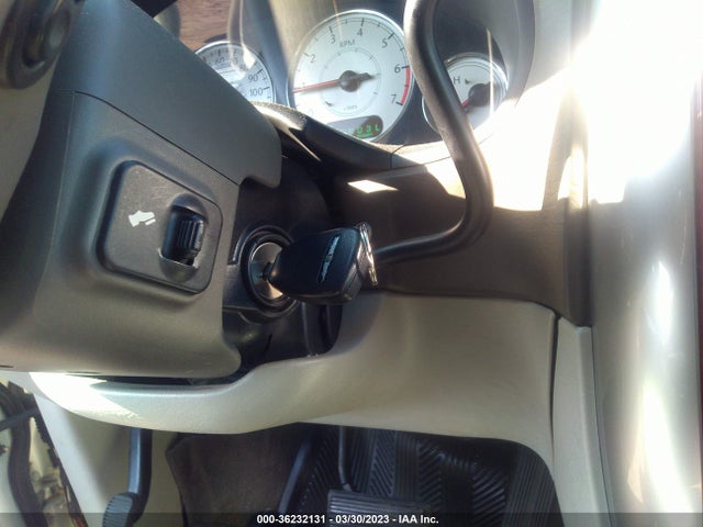 2005 CHRYSLER TOWN & COUNTRY LIMITED VIN: 2C8GP64L45R250497