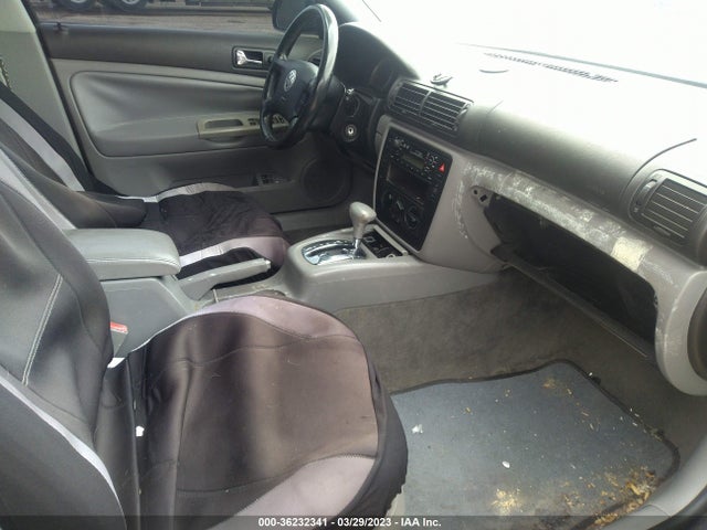 2001 VOLKSWAGEN PASSAT GLS VIN: WVWPD63B51P294734