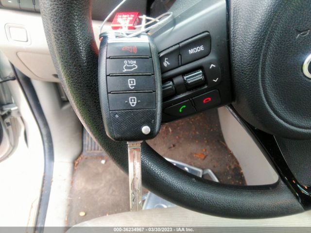 KNDMB5C11F6037027 KIA SEDONA LX