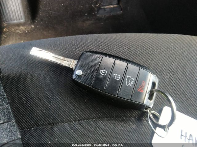 KNDJN2A2XF7804811 KIA Soul Base