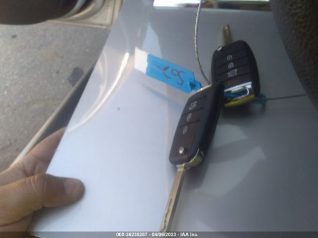5XXGT4L33GG008556 KIA Optima Lx