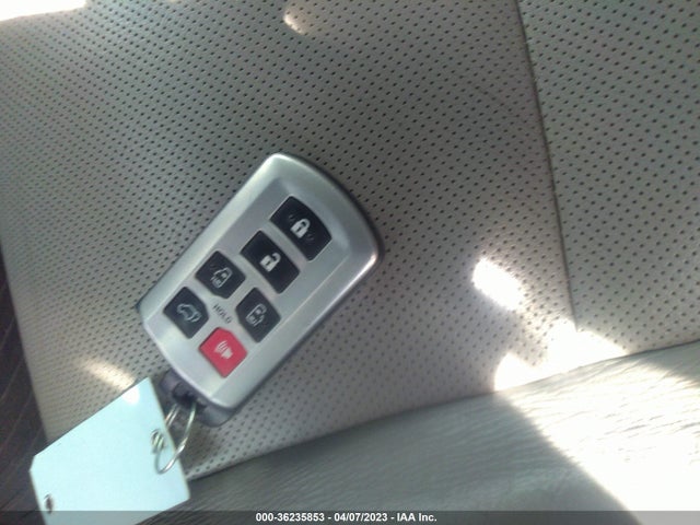 Toyota SIENNA XLE 2017 5TDDZ3DC1HS163102 Image 3