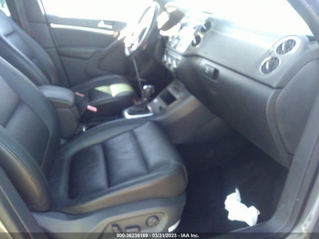 WVGAV3AX8EW009418 Volkswagen Tiguan R-line