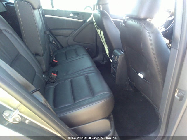 WVGAV3AX8EW009418 Volkswagen Tiguan R-line