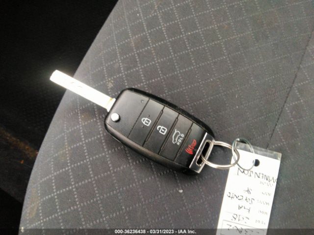 5XYPGDA36JG377597 KIA SORENTO LX