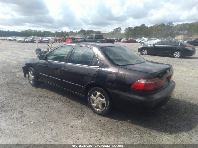 1998 HONDA ACCORD SDN EX VIN: 1HGCG5656WA247052