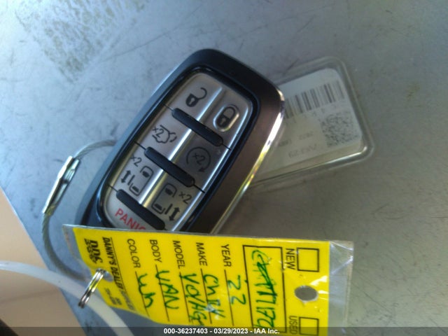 2C4RC1CG1NR226915 Chrysler Voyager Lx