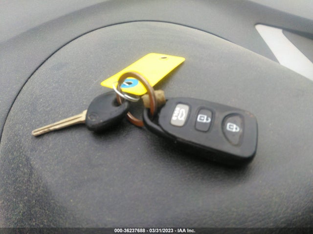 2013 HYUNDAI ELANTRA GLS VIN: KMHDH4AE4DU684685