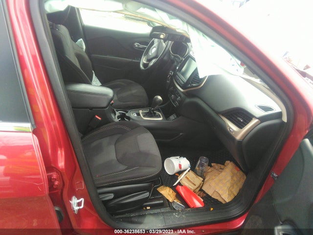 1C4PJLCB6FW677313 Jeep Cherokee Latitude