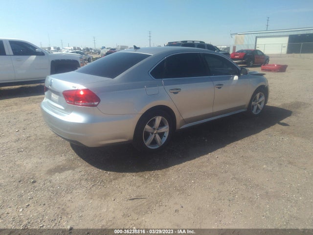 1VWAT7A31EC039275 Volkswagen Passat Wolfsburg Ed