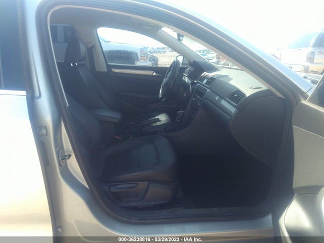 1VWAT7A31EC039275 Volkswagen Passat Wolfsburg Ed