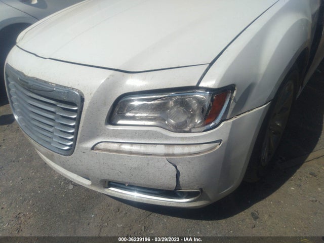 Chrysler 300 300c 2014 2C3CCAEGXEH303763 Image 6