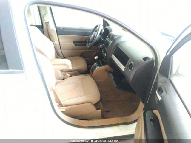 1C4NJCBA8FD372990 Jeep Compass Sport