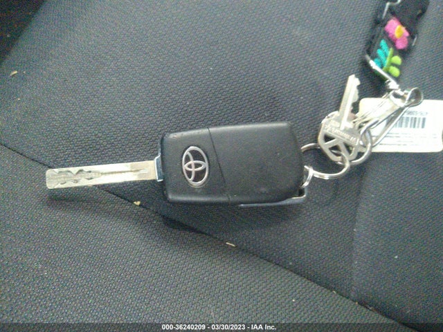 2021 TOYOTA COROLLA LE VIN: JTDEPMAE1MJ137645