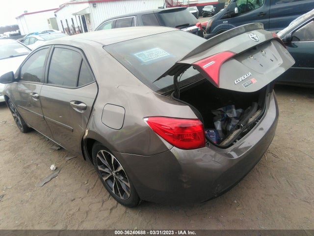 Toyota COROLLA SE 2018 5YFBURHE4JP741356 Image 3