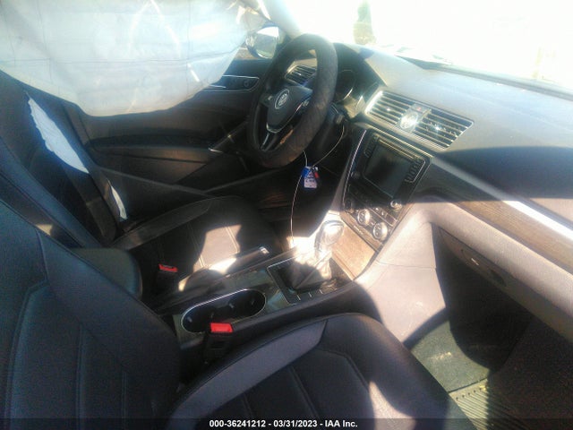 1VWBT7A33HC019196 Volkswagen Passat 1.8t Se