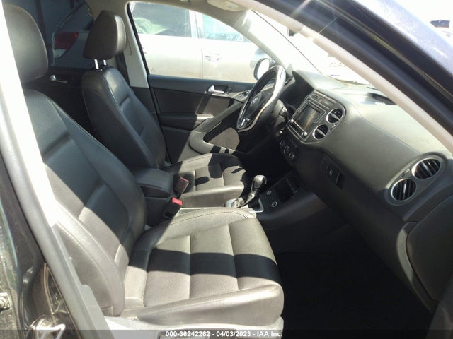 WVGAV7AX0GW576572 Volkswagen TIGUAN SE