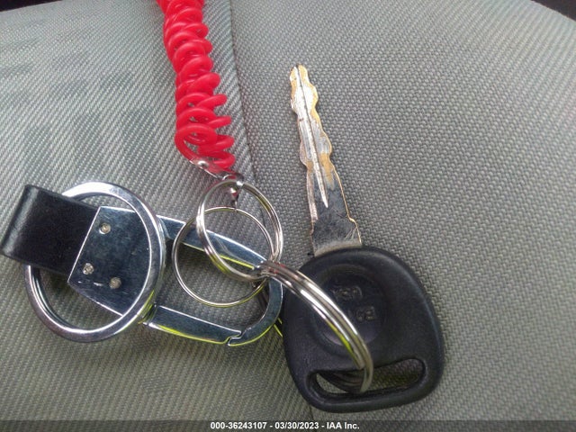 2005 CHEVROLET EQUINOX LS VIN: 2CNDL13F556024772