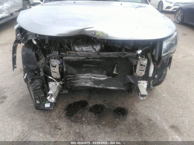 3C4NJCBB1JT108733 Jeep Compass Latitude