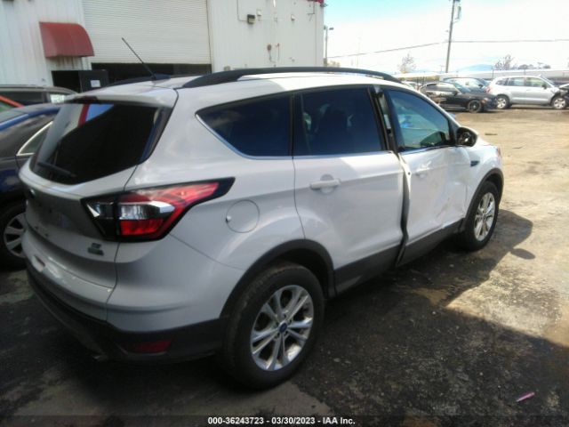 1FMCU9GD2JUC60582 Ford ESCAPE SE