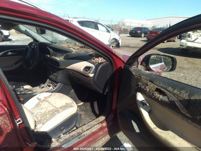 SJKCH5CP8JA049726 Infiniti Qx30 Premium