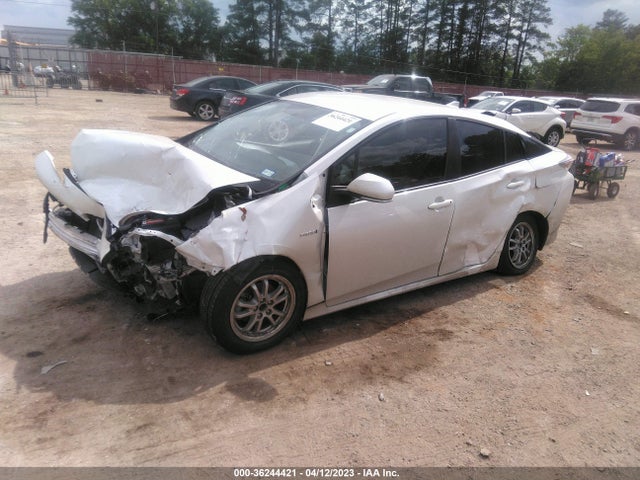 Toyota Prius Two 2016 JTDKBRFU3G3002075 Image 2