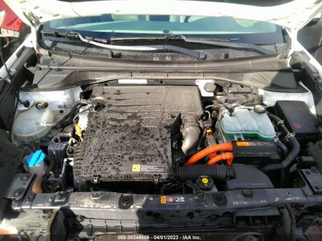 KNDCE3LC2H5052556 KIA Niro Touring