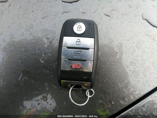 KNDCE3LC2H5052556 KIA Niro Touring