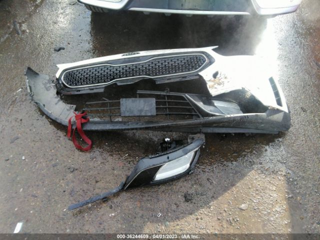 KNDCE3LC2H5052556 KIA Niro Touring