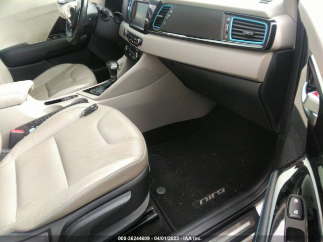 KNDCE3LC2H5052556 KIA Niro Touring
