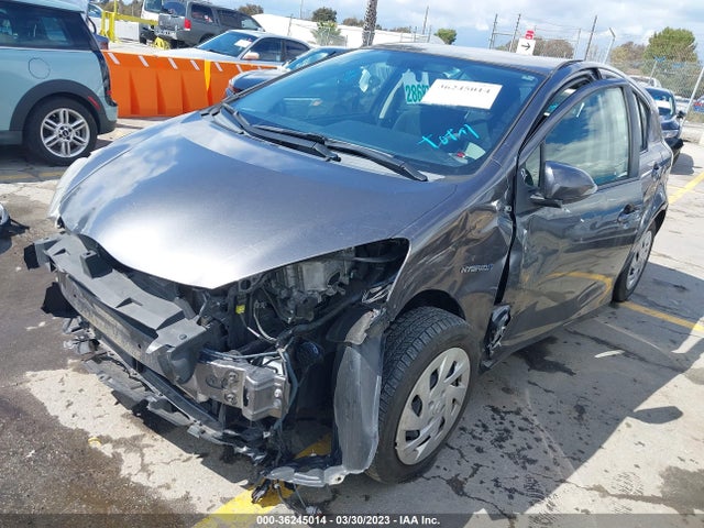 Toyota Prius C One/two/three/four 2016 JTDKDTB39G1137870 Image 2