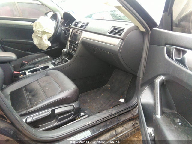 1VWLA7A37KC012186 Volkswagen Passat 2.0t Wolfsburg Edition