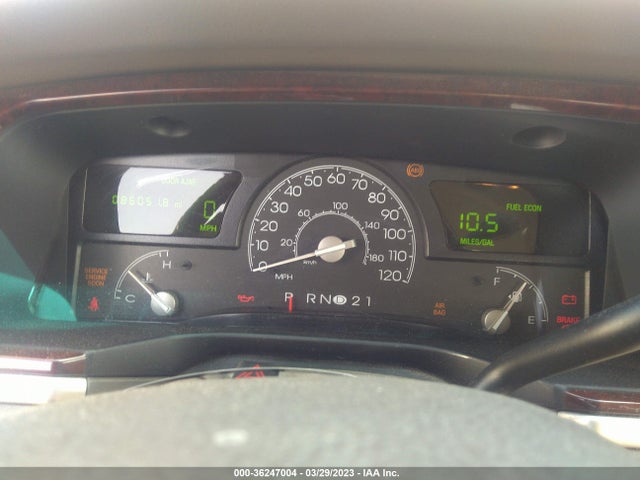 36247004 :رقم المزاد ، 1LNHM82W53Y628676 vin ، 2003 Lincoln Town Car Signature مزاد بيع