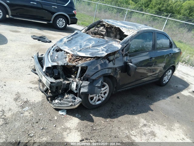 Chevrolet SONIC LS 2017 1G1JB5SH2H4141986 Image 2