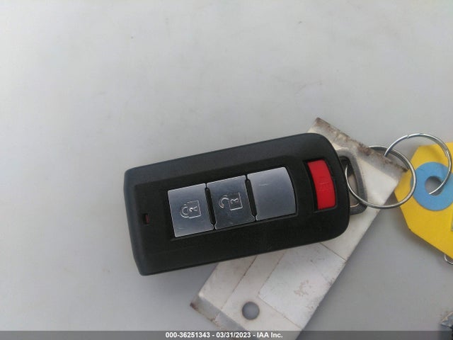 JA4AD3A30KZ038145 Mitsubishi Outlander Se