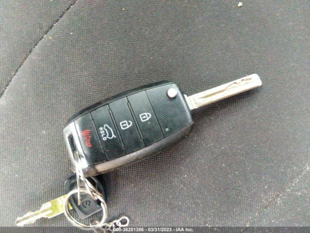 KNDJN2A26F7158103 KIA Soul Base