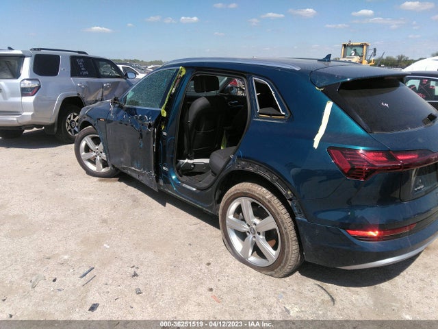 2019 Audi e-tron, VIN: WA1LAAGE2KB021841