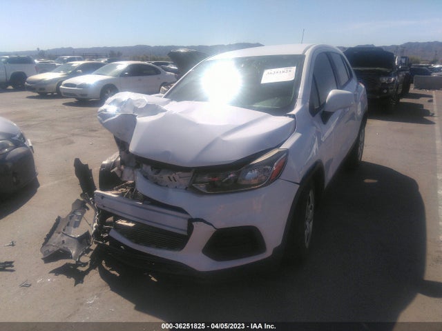 Chevrolet TRAX LS 2018 3GNCJKSB9JL317632 Image 2