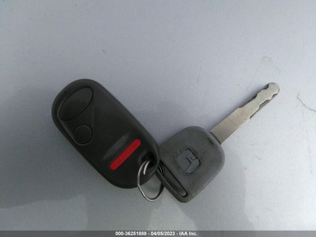 2003 HONDA PILOT EX VIN: 2HKYF18483H593239
