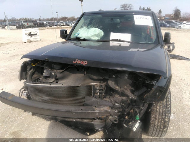 1C4NJPBB3GD790777 Jeep Patriot 75th Anniversary