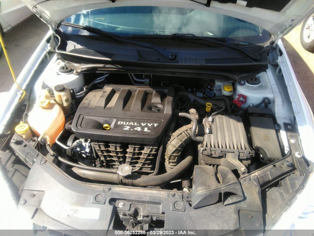 1C3CCBAB9EN124590 Chrysler 200 LX
