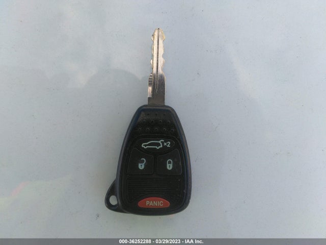 1C3CCBAB9EN124590 Chrysler 200 LX