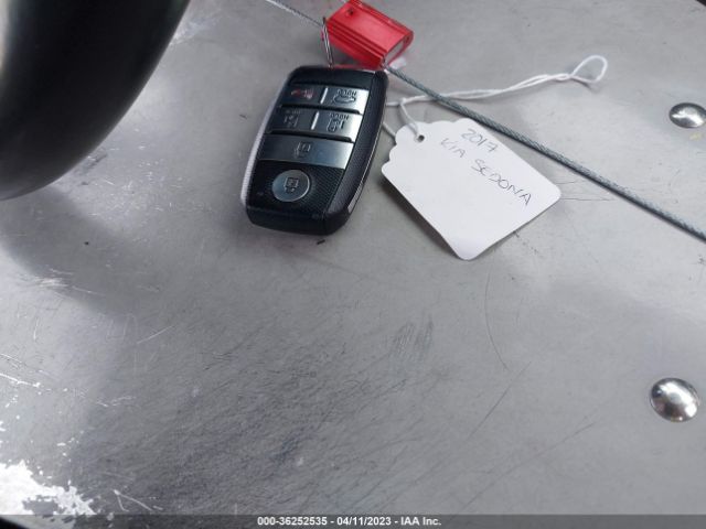KNDMB5C11H6339145 KIA SEDONA LX