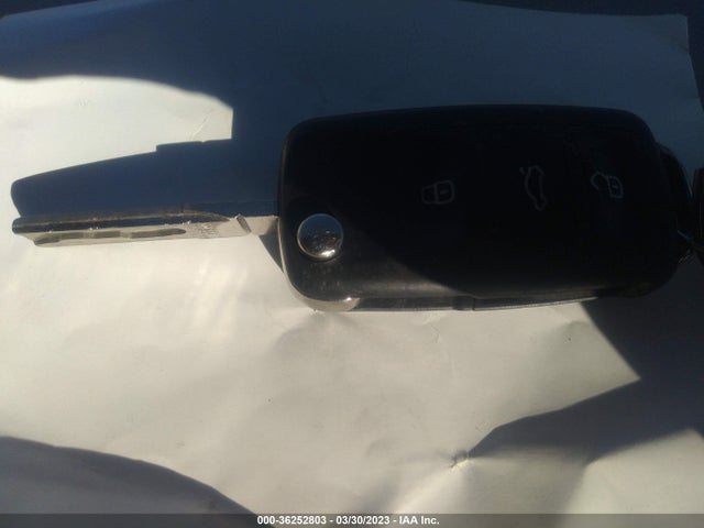 1VWAT7A31FC080586 Volkswagen Passat 1.8t Wolfsburg Ed