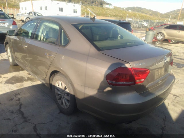 1VWAT7A31FC080586 Volkswagen Passat 1.8t Wolfsburg Ed