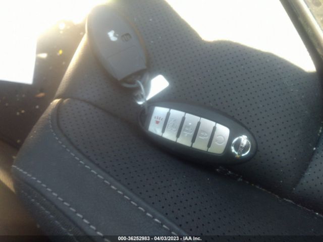 JN8AT2MVXJW306817 Nissan Rogue Sl