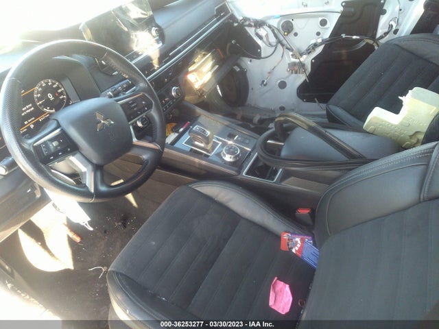 JA4J4UA83NZ005226 Mitsubishi Outlander Se